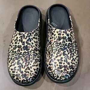Oofos Leopard Print Mules